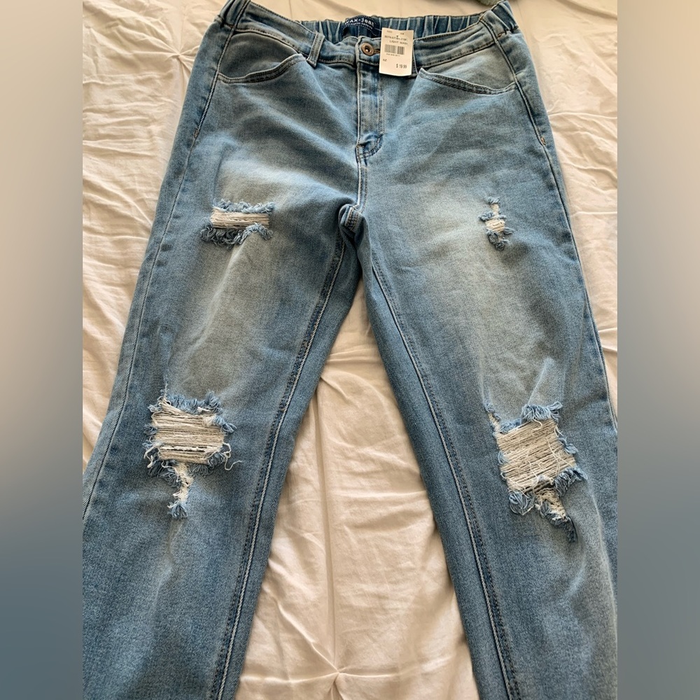 Size Large Distressed Jeans